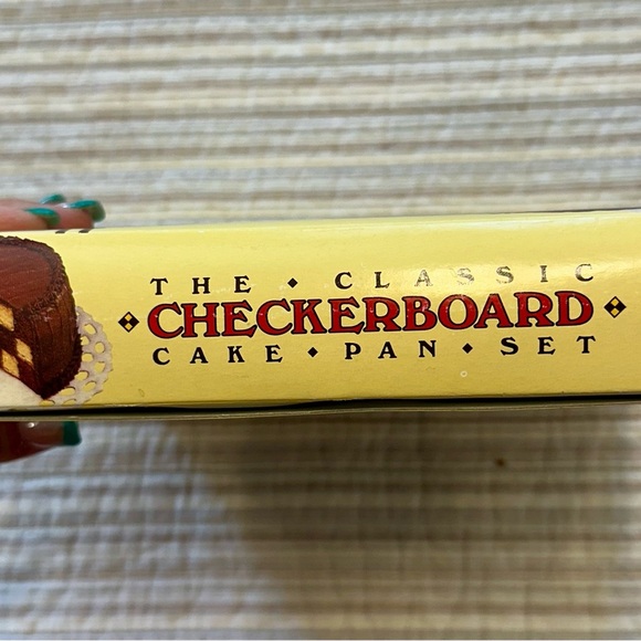 Vintage Chicago Metallic Checkerboard Cake Pan Set – 3 Pans, Divider, Box - Picture 7 of 9